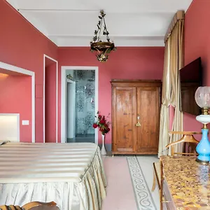 Residenza D'epoca Palazzo Borghesi Alojamento de Acomodação e Pequeno-almoço